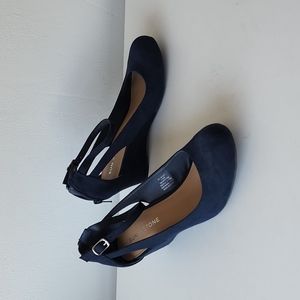Macys Sun + Stone low wedge navy blue size 7 sandal, zipper close Never worn